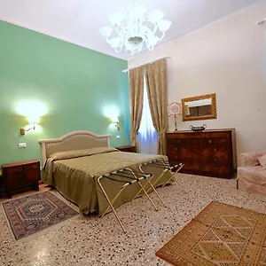 chandeliers-apartment.hotelinveneto.com/